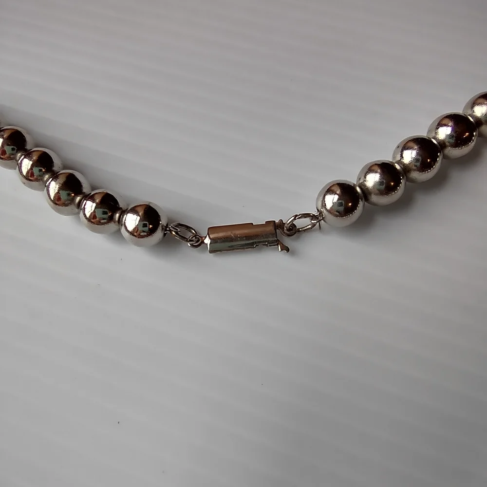 Beaded necklace - Picture 2 of 4